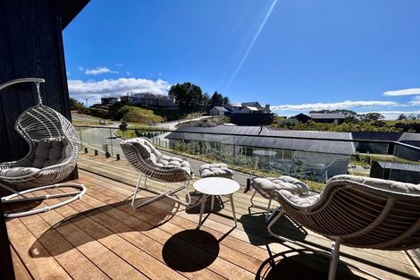 Photo of property in 93 Oak Road, Poraiti, Napier, 4112