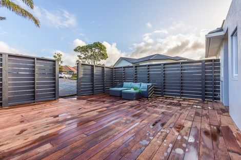 Photo of property in 1/48 Philomel Crescent, Bayswater, Auckland, 0622