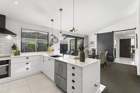 Photo of property in 30 Hiria Crescent, Papamoa Beach, Papamoa, 3118