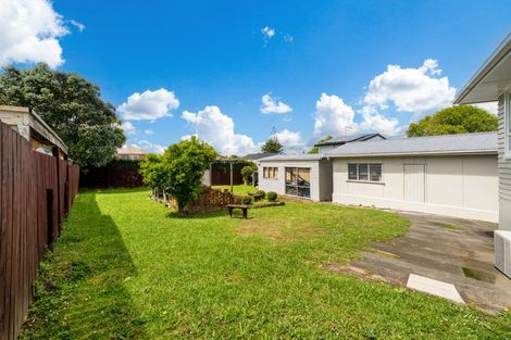 Photo of property in 39 Coniston Avenue, Te Atatu South, Auckland, 0610