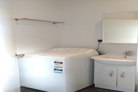 Photo of property in 1 Tyburnia Avenue, Mount Albert, Auckland, 1025