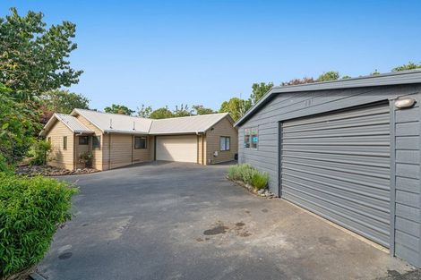 Photo of property in 1688 South Head Road, South Head, Helensville, 0874