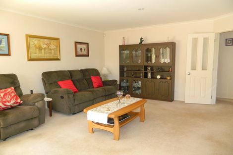 Photo of property in 11 Oakridge Drive, Kerikeri, 0230