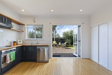 Photo of property in 11 Waimea Street, Westown, New Plymouth, 4310