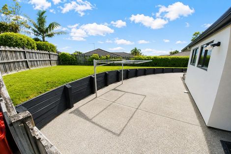 Photo of property in 17 Rivervale Grove, Stanmore Bay, Whangaparaoa, 0932