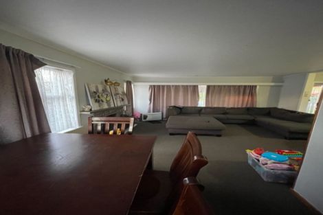 Photo of property in 33 Mackenzie Street, Te Atatu South, Auckland, 0610