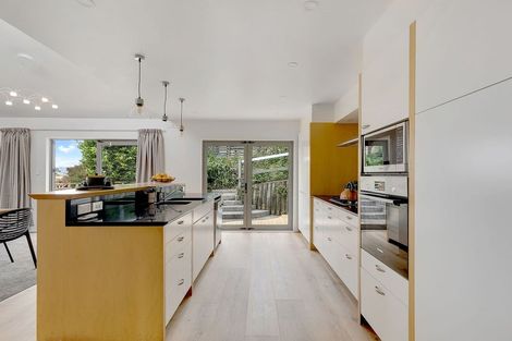 Photo of property in 10 Kahu Road, Paremata, Porirua, 5024