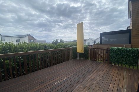 Photo of property in 1 Seafarer Crescent, Stanmore Bay, Whangaparaoa, 0932