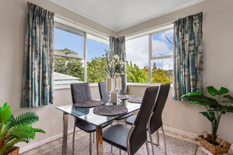 Photo of property in 7 Verena Place, Green Bay, Auckland, 0604