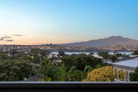 Photo of property in 25 Maritime Terrace, Birkenhead, Auckland, 0626