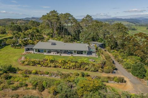 Photo of property in 47 Sarahs Hill, Hahei, Whitianga, 3591