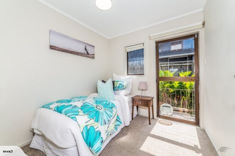 Photo of property in 24a East Coast Road, Milford, Auckland, 0620