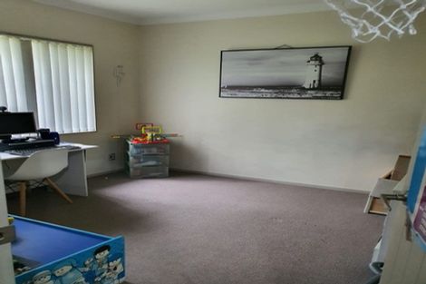 Photo of property in 108 San Marino Drive West, Henderson, Auckland, 0612