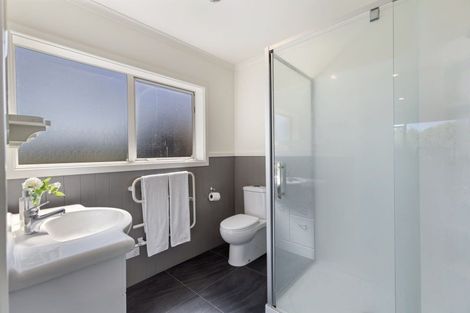 Photo of property in 33 Royal Oak Drive, Kelvin Grove, Palmerston North, 4414