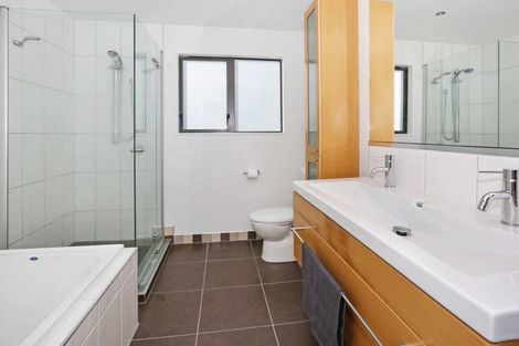 Photo of property in 33 Oak Avenue, Paremata, Porirua, 5024