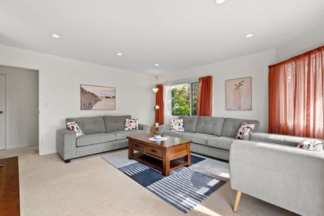 Photo of property in 8 Greenleaf Way, Northcross, Auckland, 0630