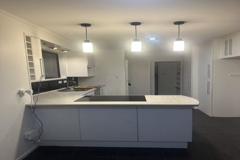 Photo of property in 22 Jenanne Place, Totara Vale, Auckland, 0629