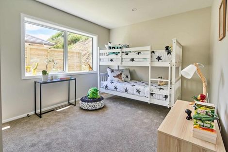 Photo of property in 36 Domett Street, Newlands, Wellington, 6037