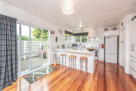 Photo of property in 18 Suther Street, Waverley, 4510