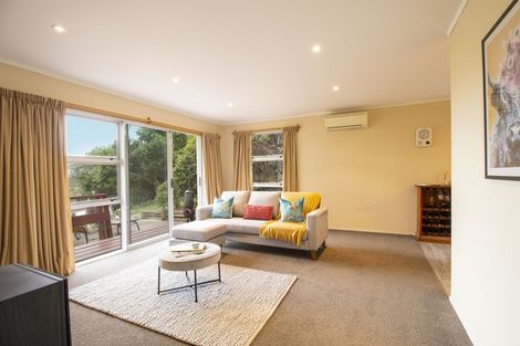 Photo of property in 18 Toporoa View, Ascot Park, Porirua, 5024