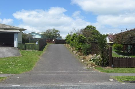 Photo of property in 37 Maplesden Drive, Clendon Park, Auckland, 2103