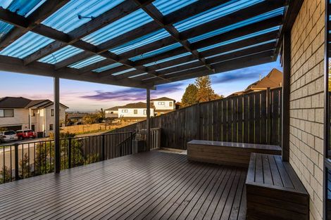 Photo of property in 16 Eric Gifford Drive, Ranui, Auckland, 0612