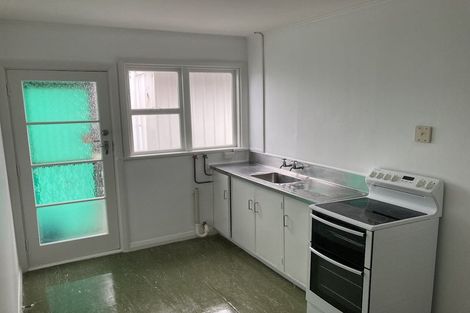 Photo of property in 87 Queens Drive, Lyall Bay, Wellington, 6022