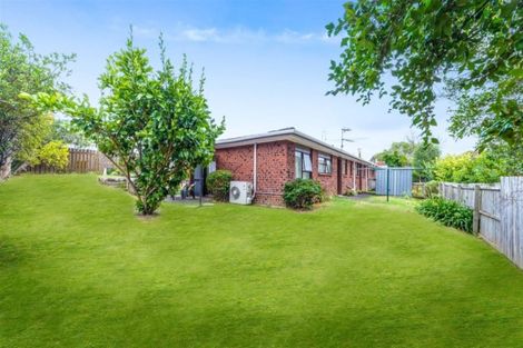 Photo of property in 2/303a Great North Road, Henderson, Auckland, 0612