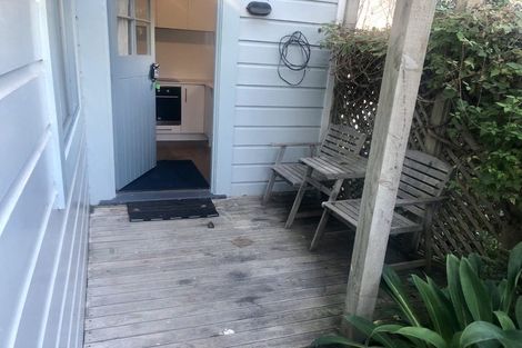 Photo of property in 4 Batham Drive, Mount Victoria, Wellington, 6011