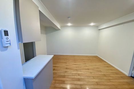 Photo of property in 60 Easton Park Parade, Glenfield, Auckland, 0629