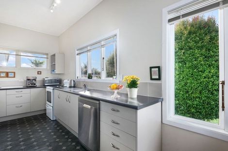 Photo of property in 3 Crete Avenue, Milford, Auckland, 0620