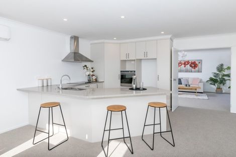 Photo of property in 8 Bosun Place, Te Atatu Peninsula, Auckland, 0610