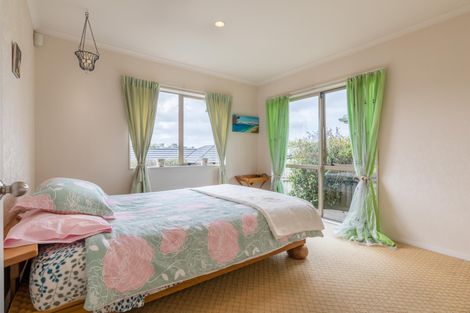 Photo of property in 108n Colwill Road, Massey, Auckland, 0614