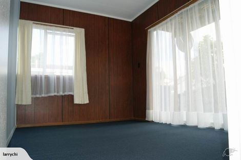 Photo of property in 2/6 Chivalry Road, Glenfield, Auckland, 0629