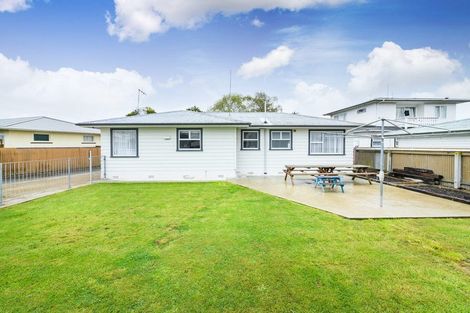 Photo of property in 12 Sinclair Avenue, Highbury, Palmerston North, 4412