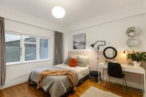 Photo of property in Sunhaven Flats, 262 Oriental Parade, Oriental Bay, Wellington, 6011