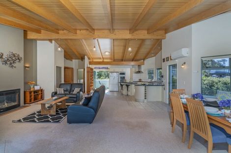 Photo of property in 2 Tirinui Crescent, Tairua, 3508