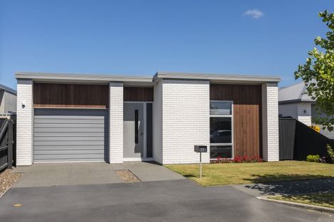 Photo of property in 16 Glen Rosa Lane, Broomfield, Christchurch, 8042
