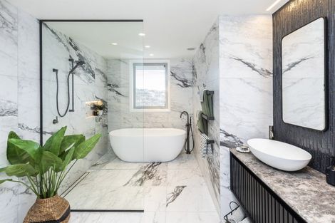 Photo of property in 15 Omeo Crescent, Redcliffs, Christchurch, 8081