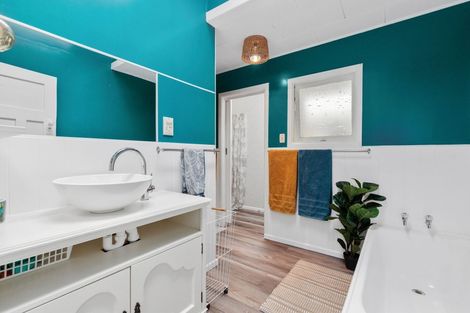 Photo of property in 28 Stirling Street, Te Aroha, 3320