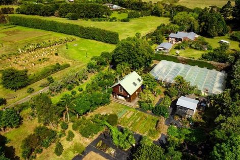 Photo of property in 166a Rimmer Road, Helensville, 0875