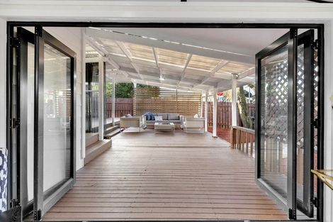 Photo of property in 200 Mahia Road, Weymouth, Auckland, 2103