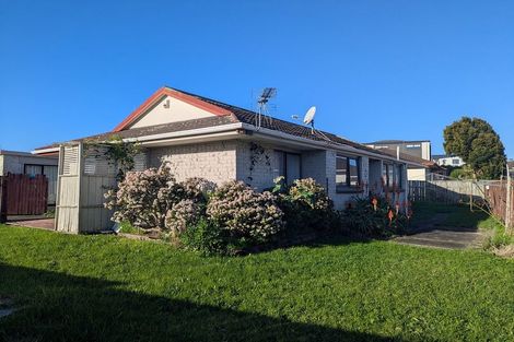 Photo of property in 2/4 Tyndrum Place, Highland Park, Auckland, 2010