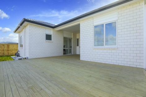 Photo of property in 8 Rossbeg Lane, Flat Bush, Auckland, 2019