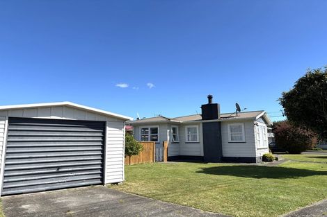 Photo of property in 2 Selwyn Street, Levin, 5510