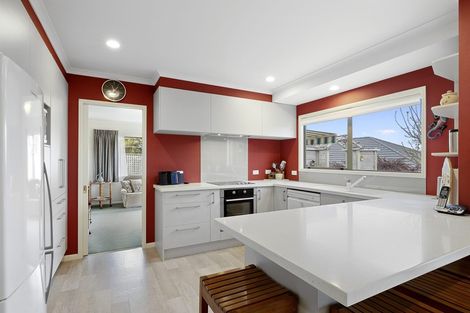 Photo of property in 14 Shelter Grove, Frankleigh Park, New Plymouth, 4310