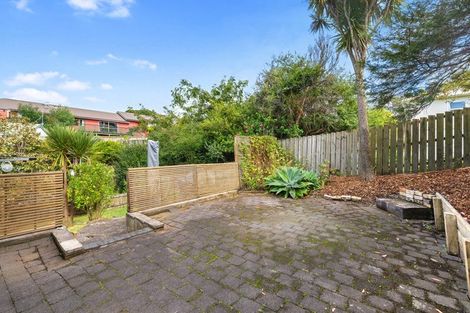 Photo of property in 1/5 Camelot Place, Glenfield, Auckland, 0629