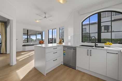 Photo of property in 87 Eliot Street, New Plymouth, 4310