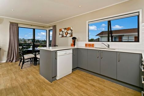 Photo of property in 2/23 Quebec Road, Milford, Auckland, 0620