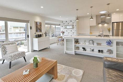 Photo of property in 2/212 Grove Road, Mayfair, Hastings, 4122